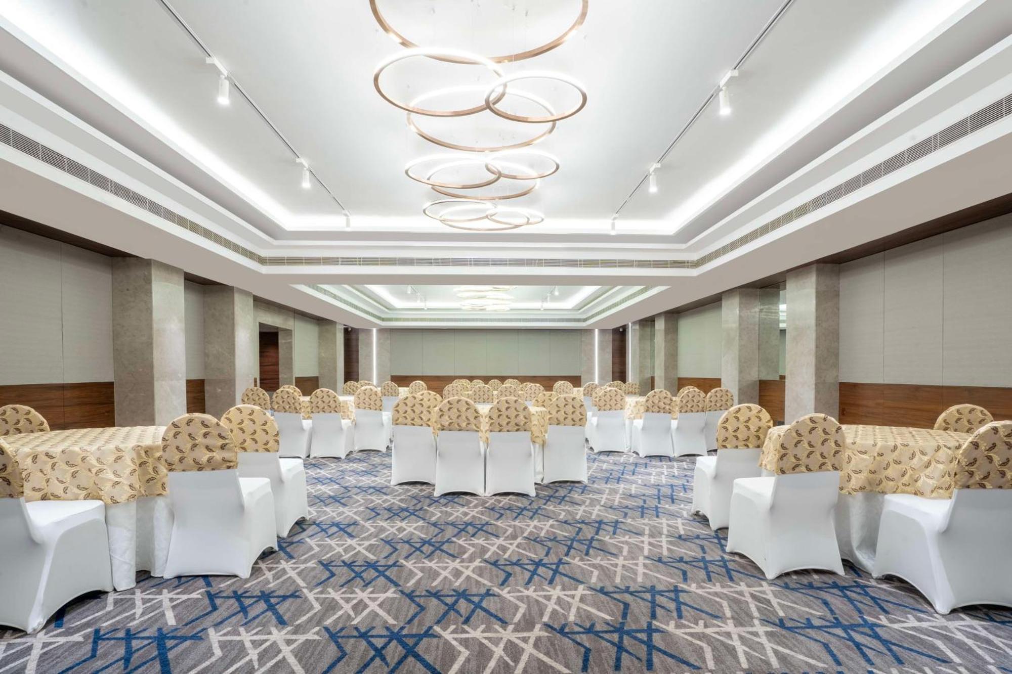 Radisson Hotel Vrindāvan Extérieur photo