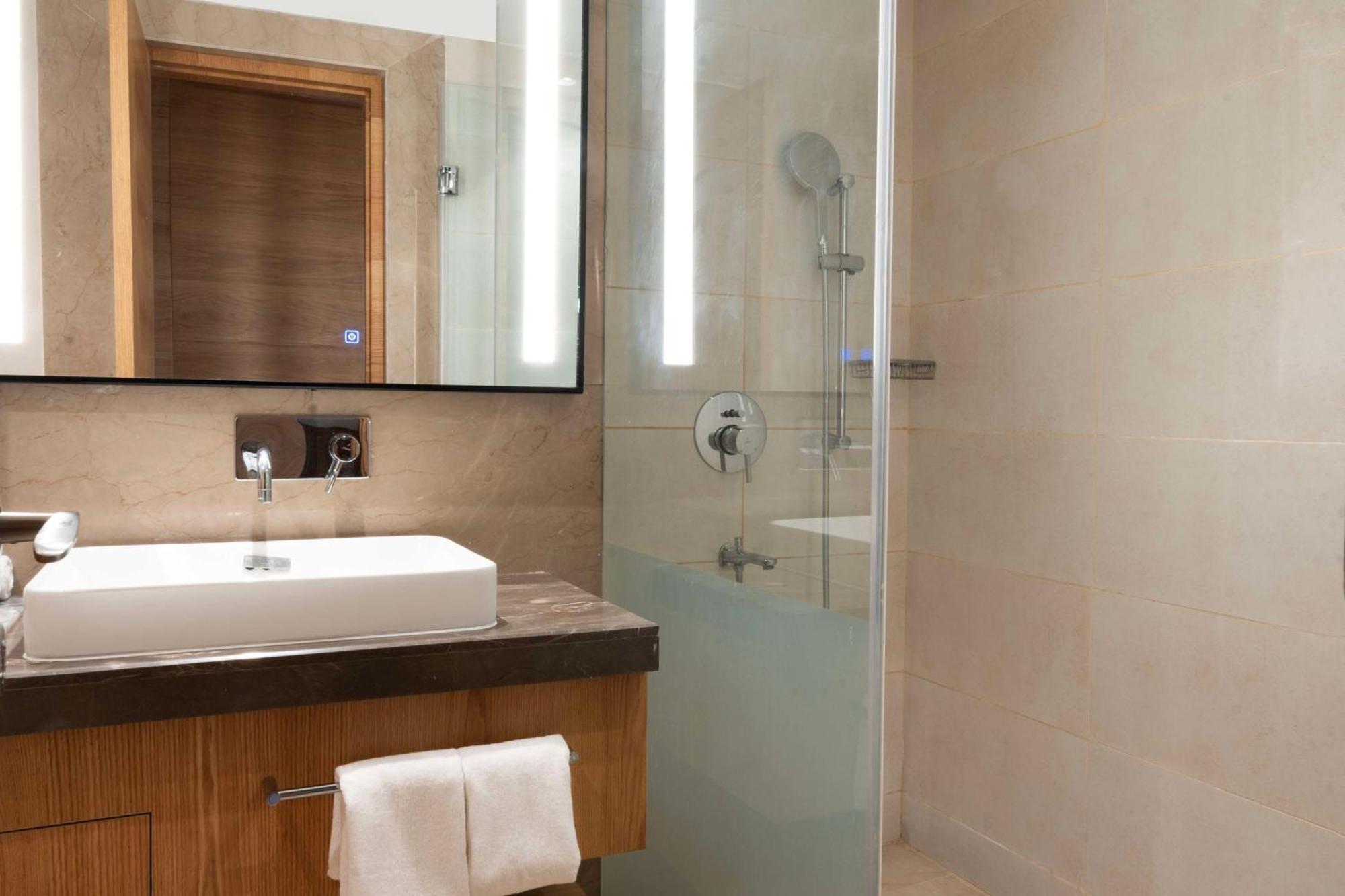 Radisson Hotel Vrindāvan Extérieur photo